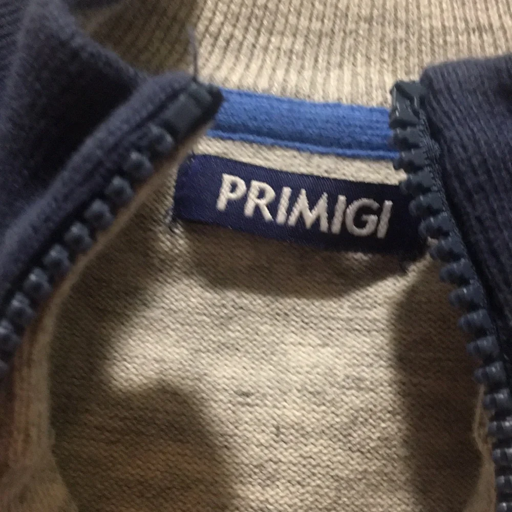 Like New! Primigi Kids zip up graphic sweater jacket long sleeves size 6 yrs